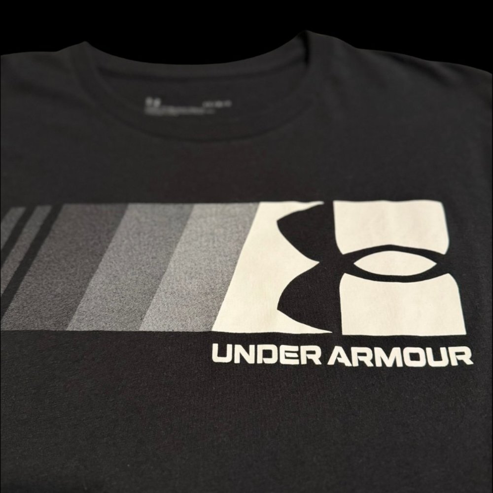 Under Armour Athletic T-shirt Black (Large) - Picture 2 of 4